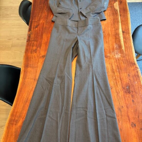 Club Monaco Suit | Grey and blue pinstripe suit | Blazer Size 2 | Pants Size 4 - Picture 9 of 16